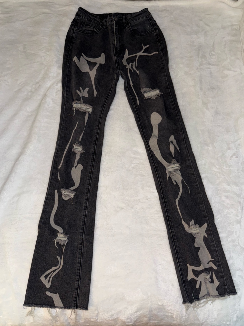 SHEIN Black Straight-Leg Jeans with Gray Paint-Style Print